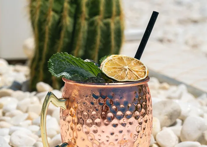 Lani's De Luxe - Adults Only Hotel