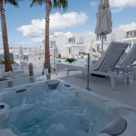Lani's De Luxe - Adults Only Hotel