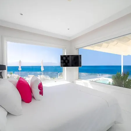 Lani's De Luxe - Adults Only Hotel