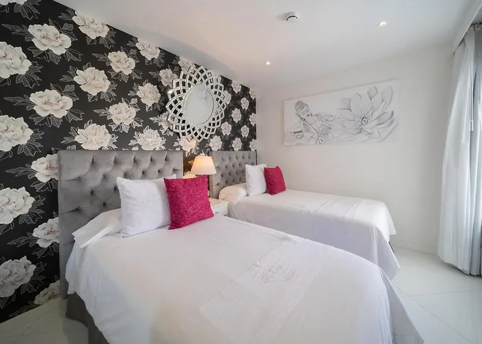 Lani's De Luxe - Adults Only Готель 5*