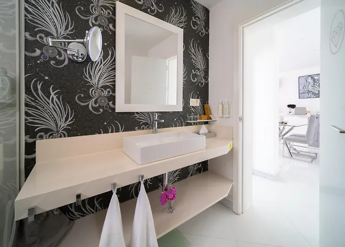 Готель Lani's De Luxe - Adults Only 5*