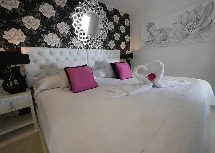 Готель Lani's De Luxe - Adults Only