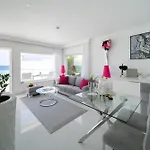 Lani's De Luxe - Adults Only Hotel