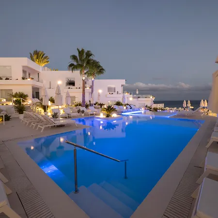 Lani's De Luxe - Adults Only Hotel