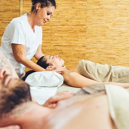 Lani's De Luxe - Adults Only