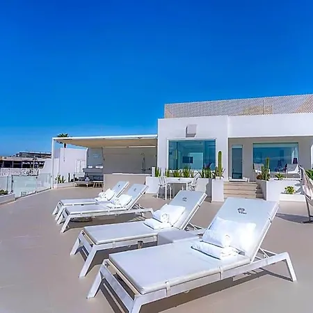 Lani's De Luxe - Adults Only Отель