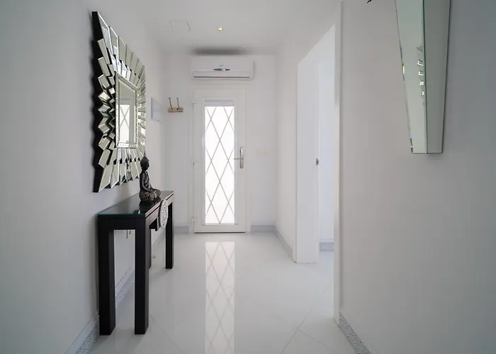 Lani's De Luxe - Adults Only ホテル