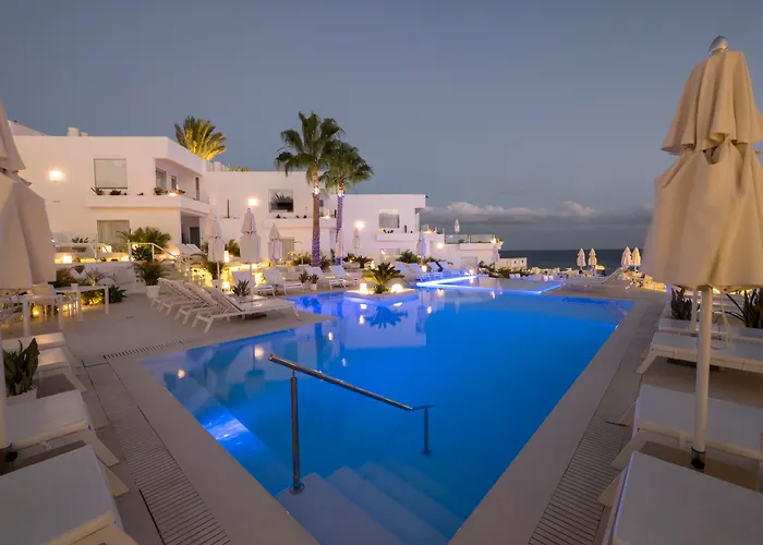 Lani's De Luxe - Adults Only Hotel